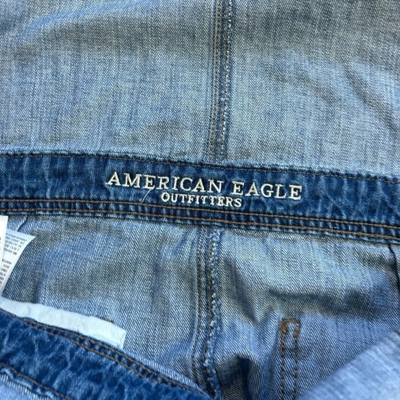 American Eagle Short Distressed Overalls Women’s Medium Blue Jeans Beach Summer - Picture 8 of 13